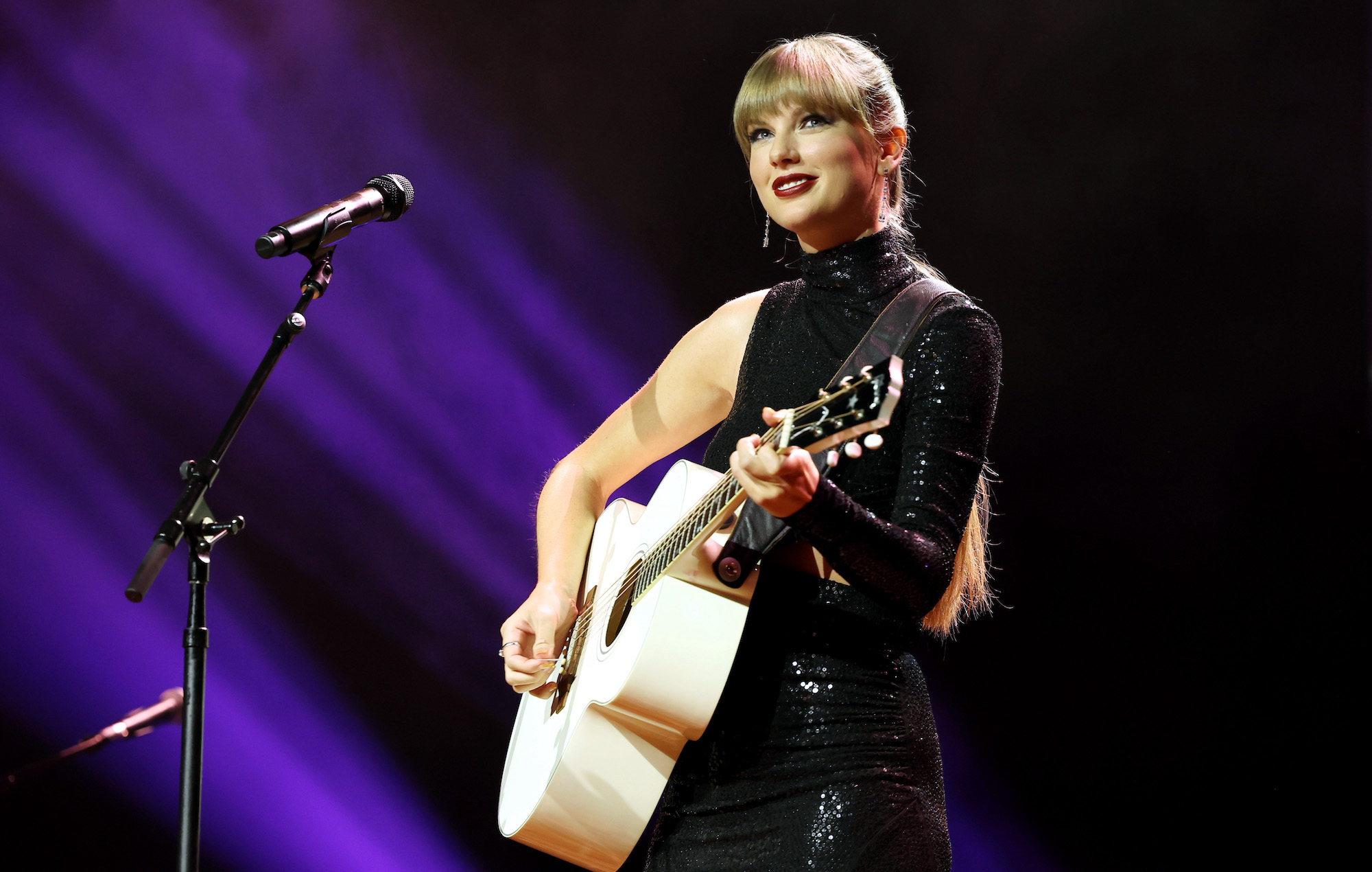 Top 30 Romantic Best Taylor Swift Lyrics From Her Songs